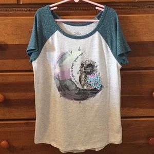 Girl’s graphic shirt sleeve shirt